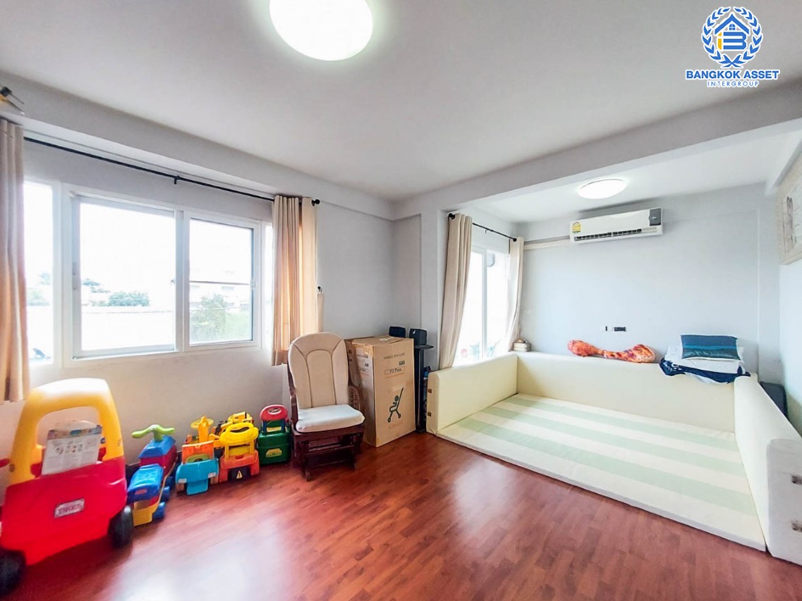 *****ทาวน์โฮมมือสองกรุงเทพฯ ม.ศุภาลัย พาร์ควิลล์ รามอินทรา #หลังมุม เนื้อที่กว้างขวางถึง 33.5 ตร.ว. ฟังก์ชัน 3 ห้องนอน 3 ห้องน้ำ 2 ที่จอดรถ แถมฟรี! 3 เครื่องปรับอากาศ 2 เครื่องทำน้ำอุ่น บนทำเลดี เชื่อมต่อรถไฟฟ้าสายสีชมพู "สถานีลาดปลาเค้า" และทางด่วน